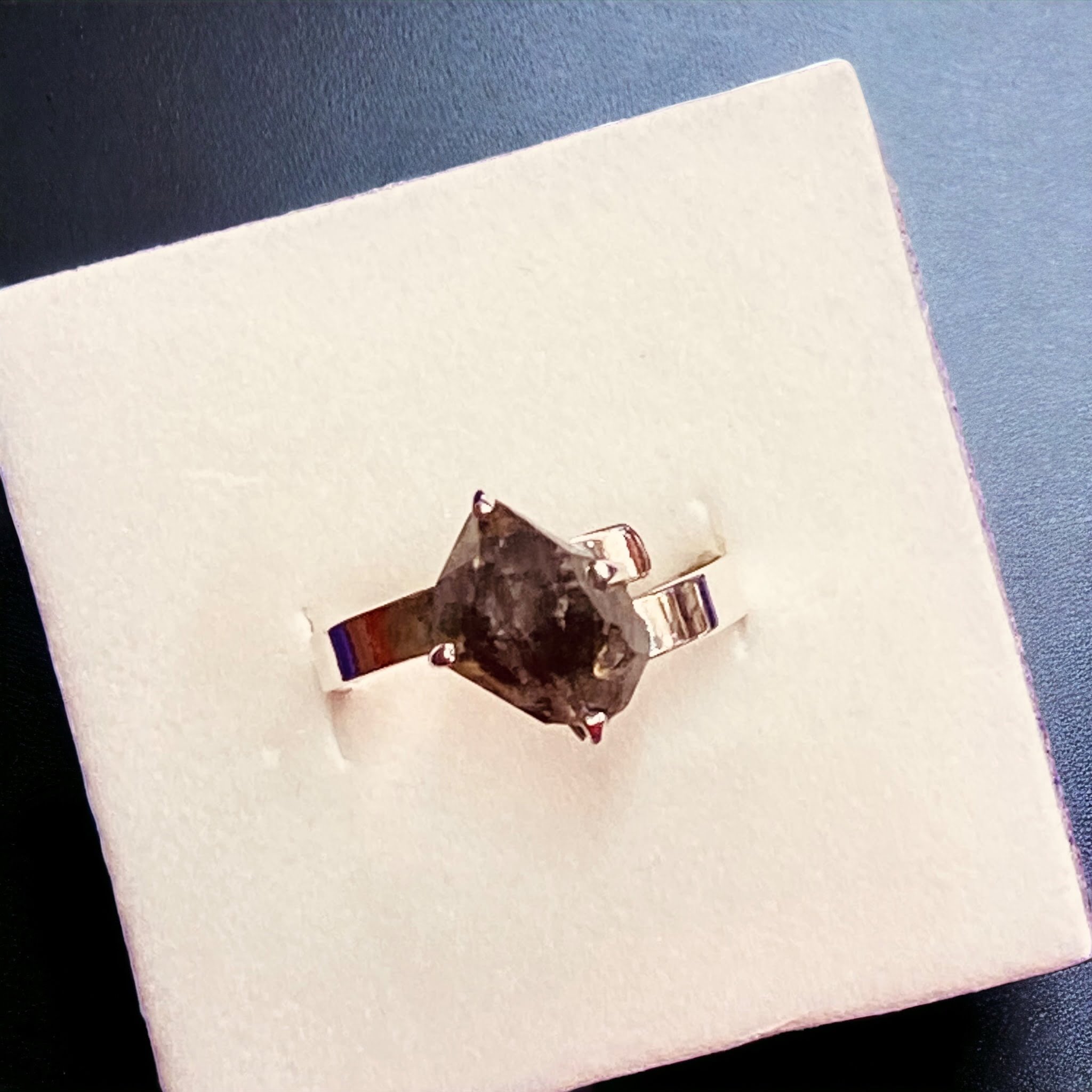 Anillo Herkimer Ahumado